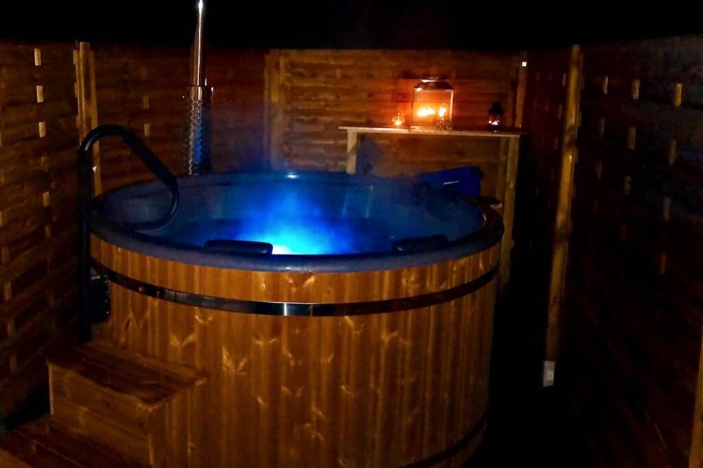 Ruhig Gelegene, Top Moderne Ferienwohnung - Hot Tub Und Sauna Gegen Aufpreis Neuhaus an Der Eger エクステリア 写真
