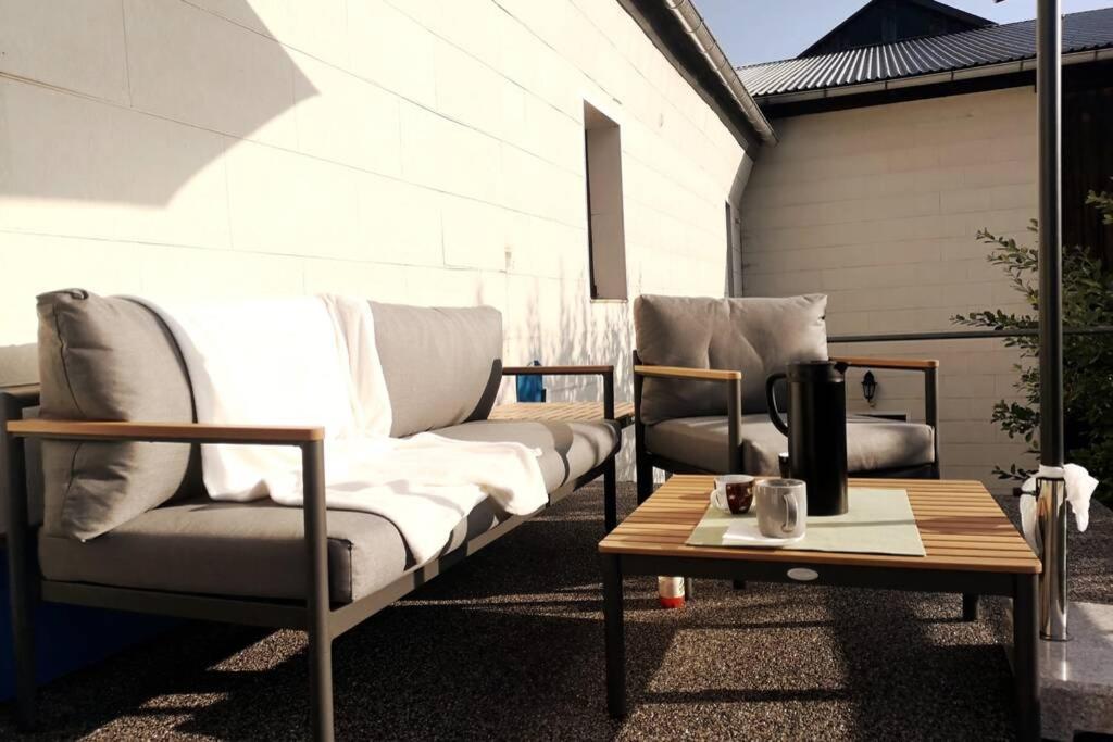Ruhig Gelegene, Top Moderne Ferienwohnung - Hot Tub Und Sauna Gegen Aufpreis Neuhaus an Der Eger エクステリア 写真