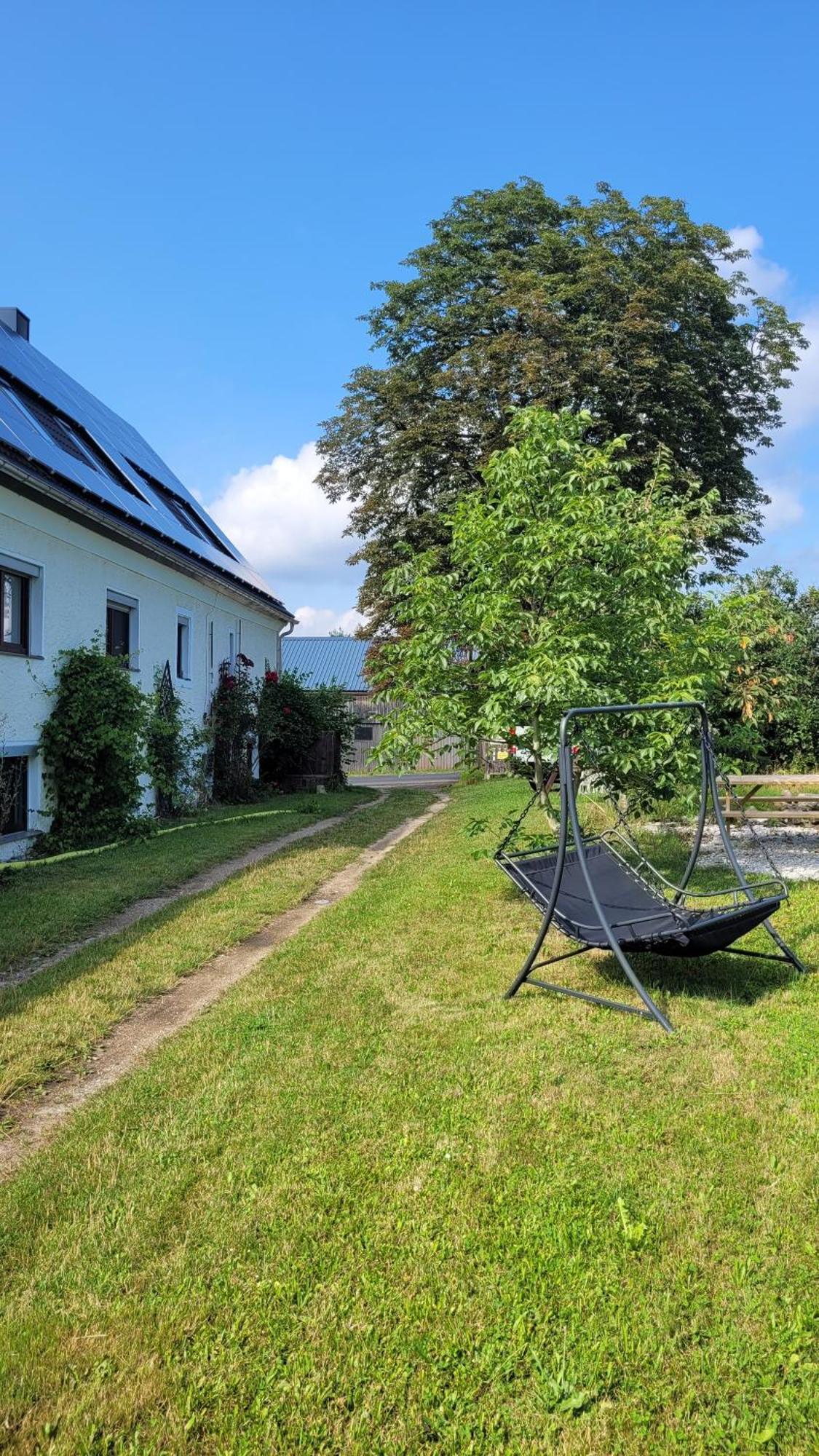 Ruhig Gelegene, Top Moderne Ferienwohnung - Hot Tub Und Sauna Gegen Aufpreis Neuhaus an Der Eger エクステリア 写真