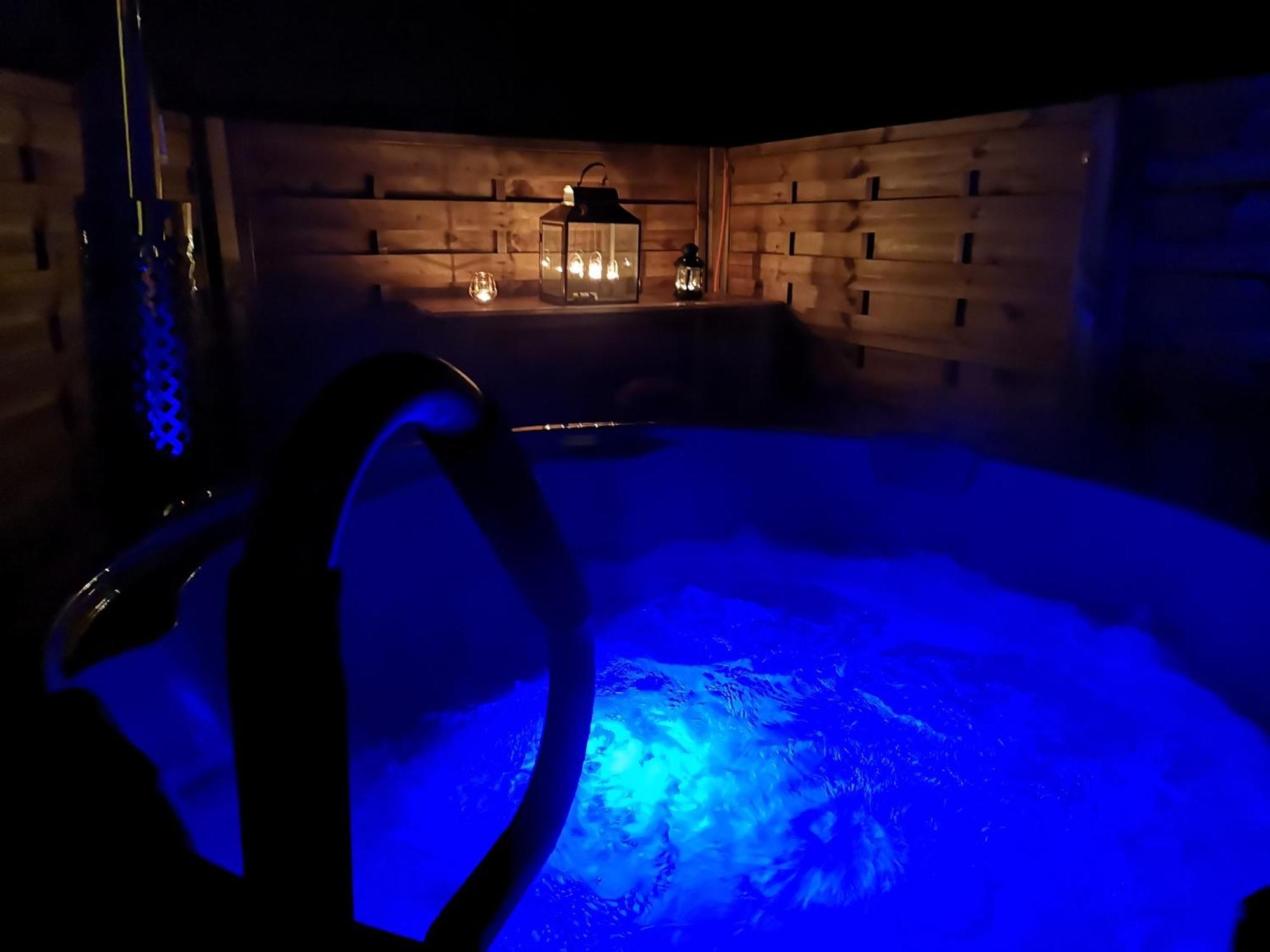 Ruhig Gelegene, Top Moderne Ferienwohnung - Hot Tub Und Sauna Gegen Aufpreis Neuhaus an Der Eger エクステリア 写真